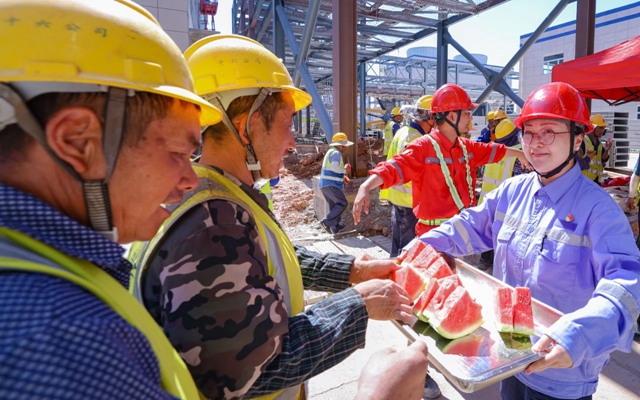 酷暑送清涼，關(guān)懷沁人心！宜化田家河園區(qū)全力保障職工高溫作業(yè)安全